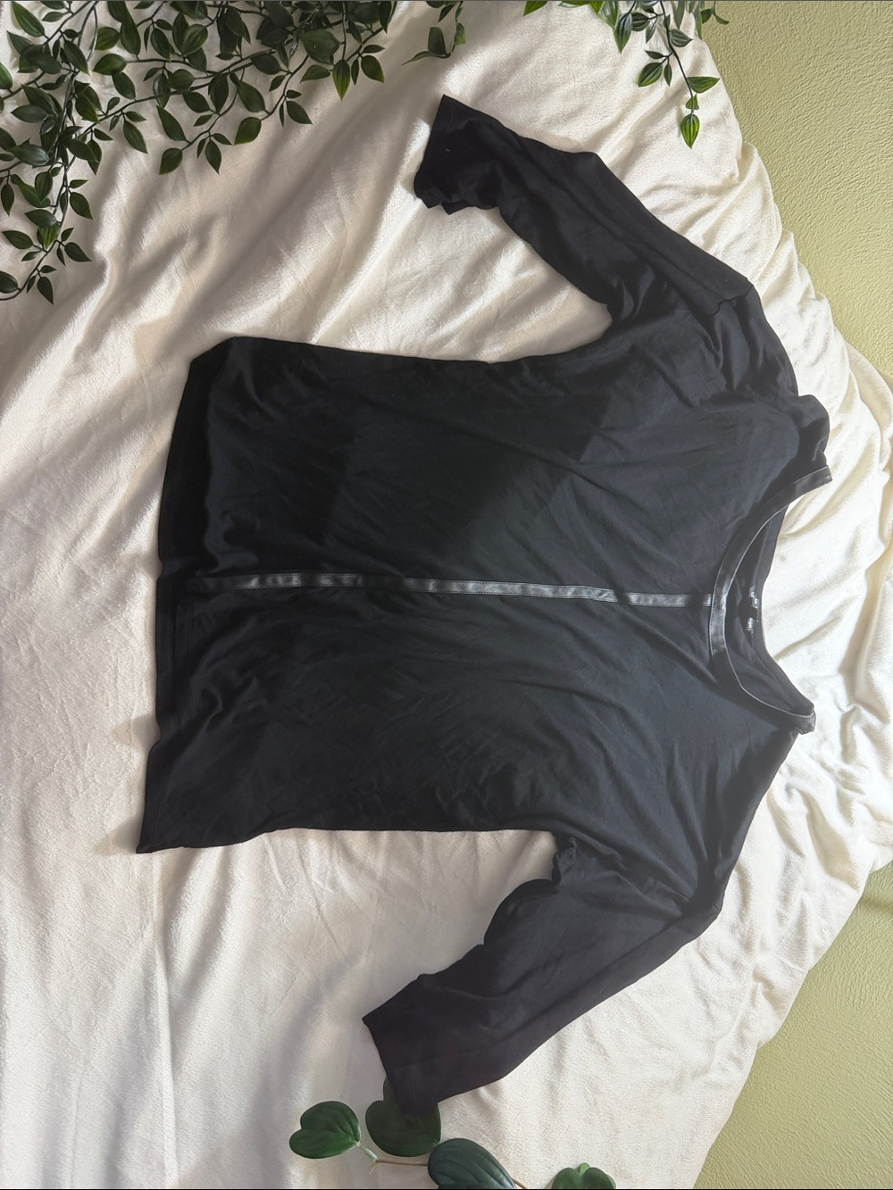 Cable & Gauge Black Long Sleeve Crewneck with Center Seam Detail